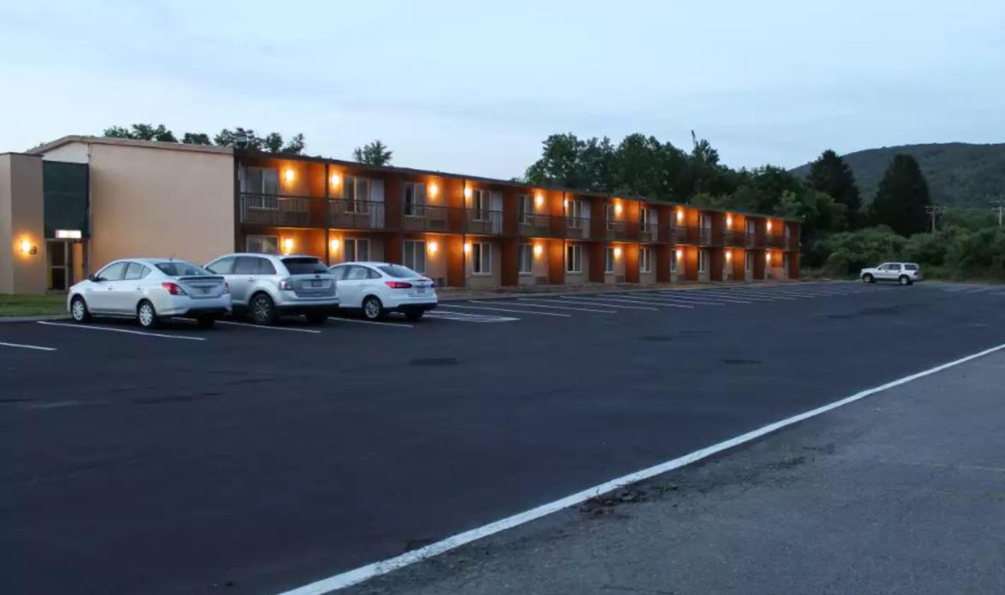 Pocono Inn & Banquet - Stroudsburg Delaware Water Gap Exterior photo